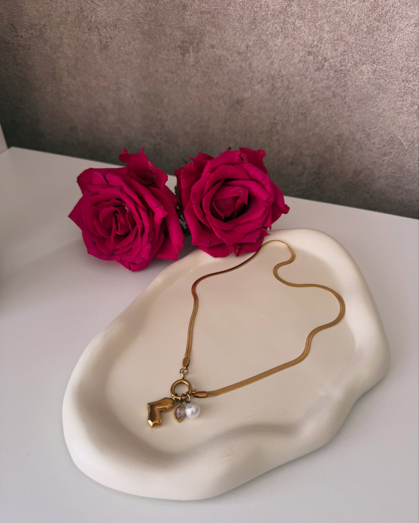 „Amor Trio“- Halskette mit Charms