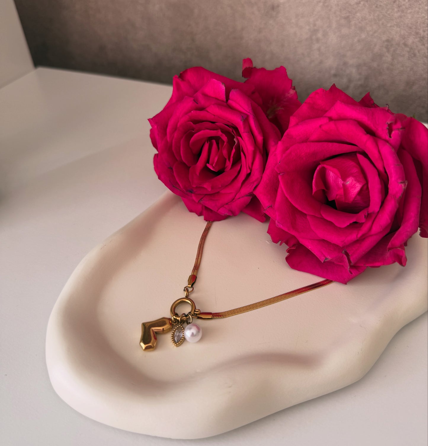 „Amor Trio“- Halskette mit Charms