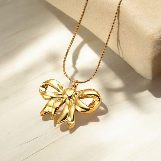 „Golden Bow“-Halskette