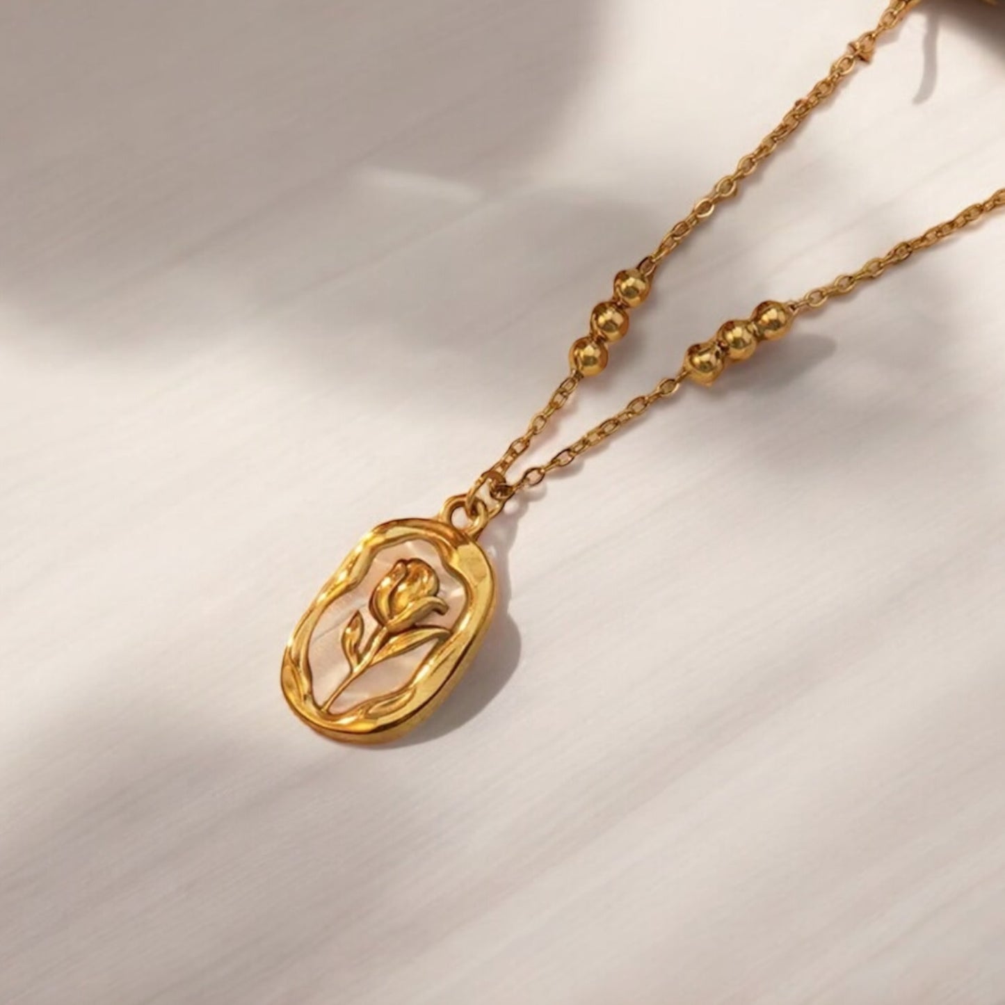 „Golden Rose“-Halskette